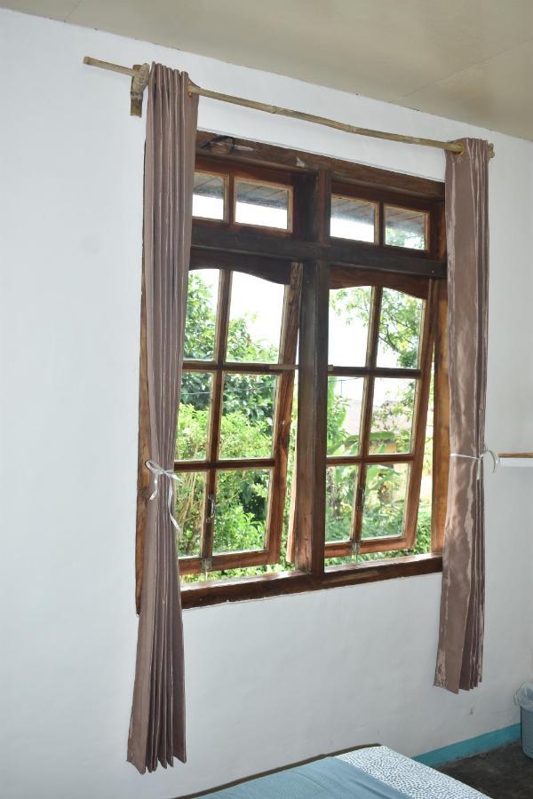Mama'S Homestay Ruteng Exterior photo